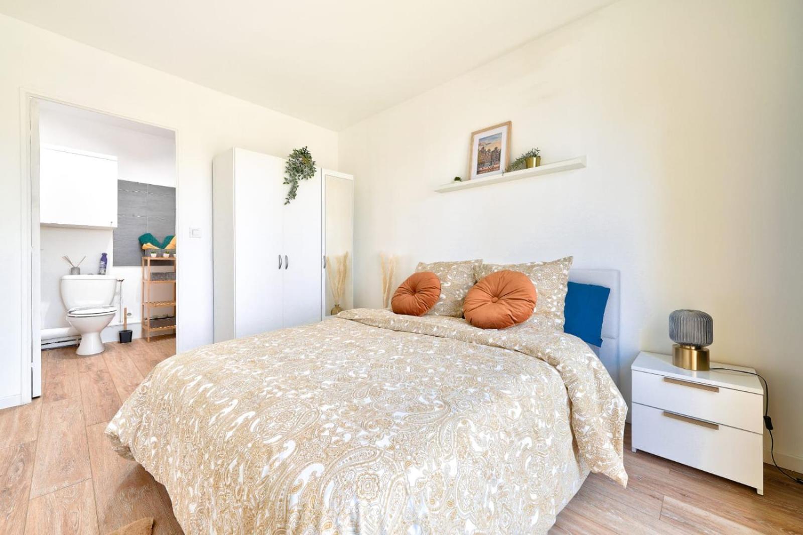 Le Cosy Yellow Appartement Lumineux A 5 Min De La Gare D'Evry Avec Parking Gratuit Courcouronnes Buitenkant foto
